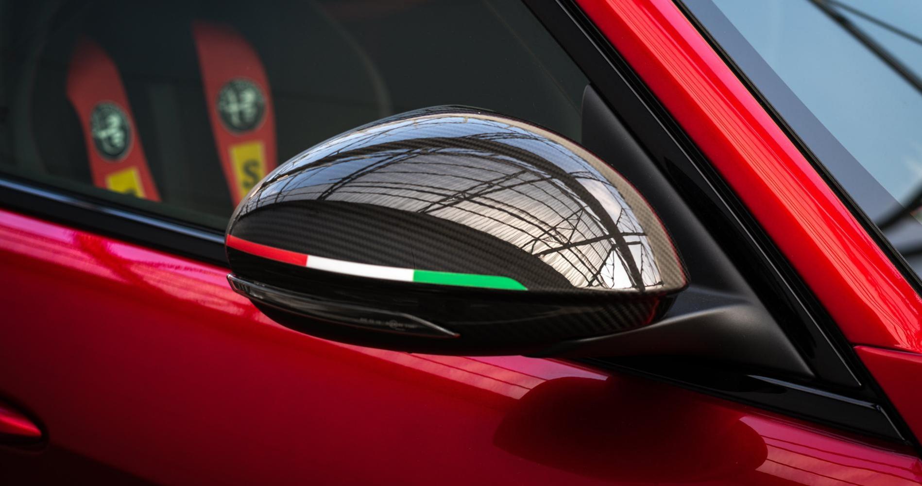 Alfa Romeo Giulia GTA specchietto
