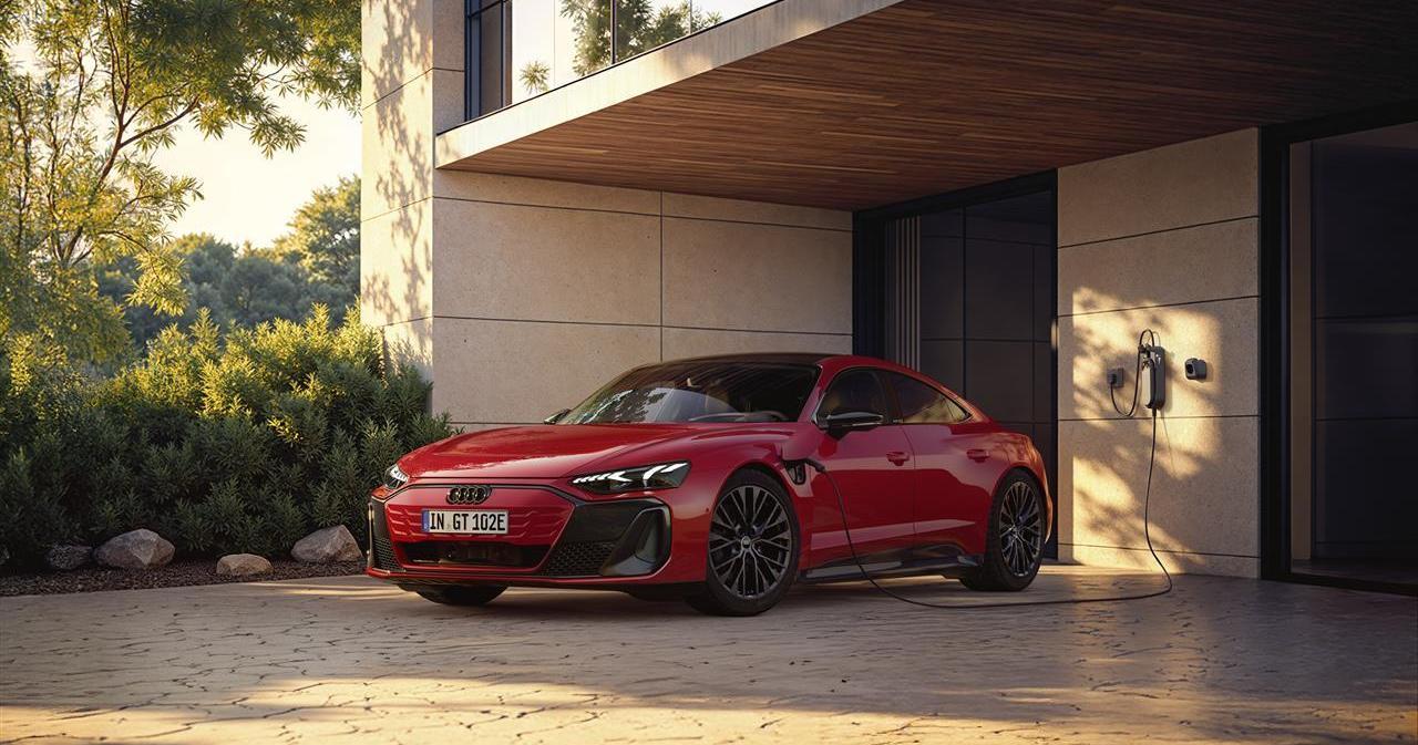 Audi E-Tron quattro rossa