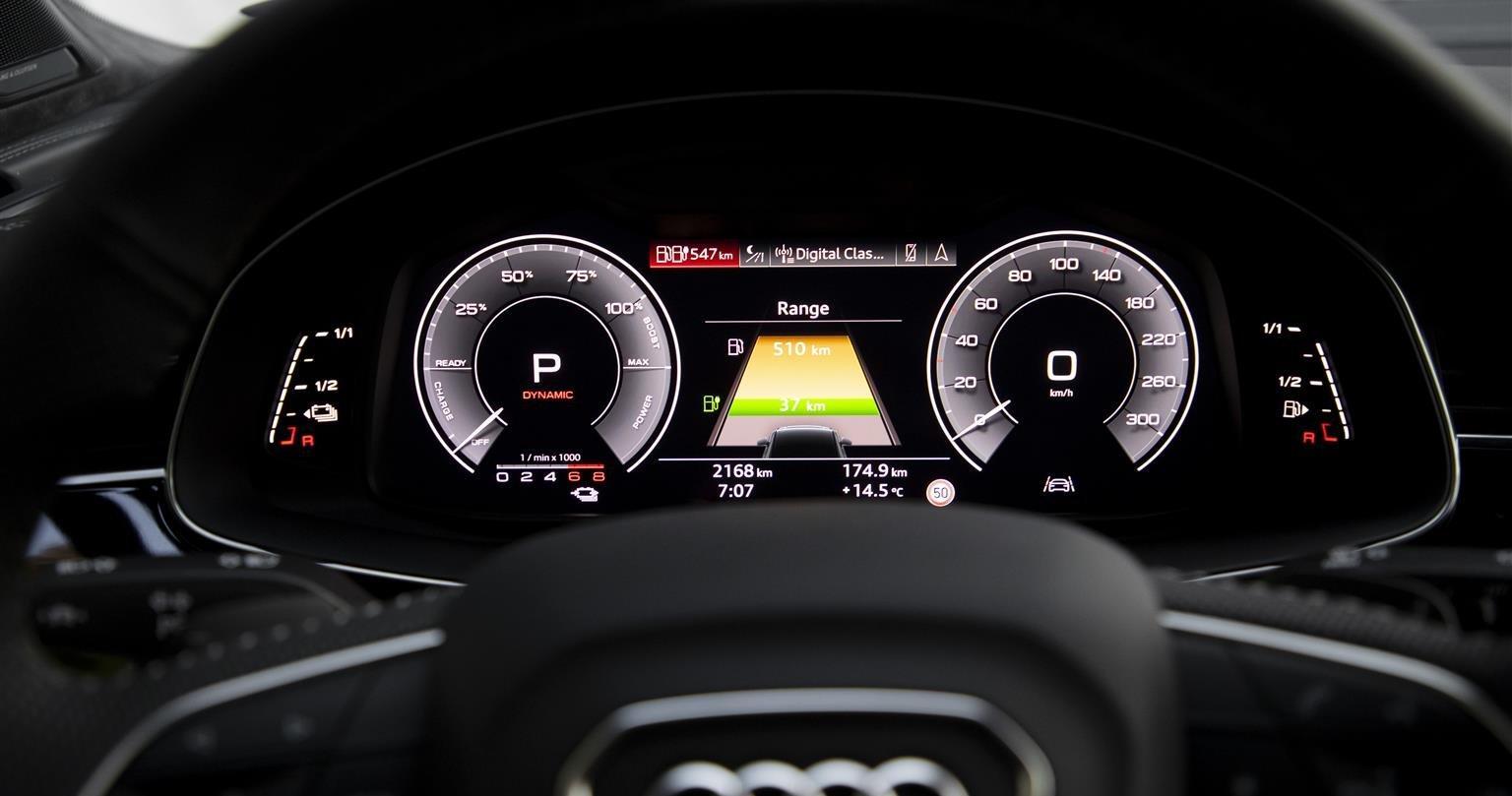 Audi Q7 TFSI e Quattro dettaglio strumetzione
