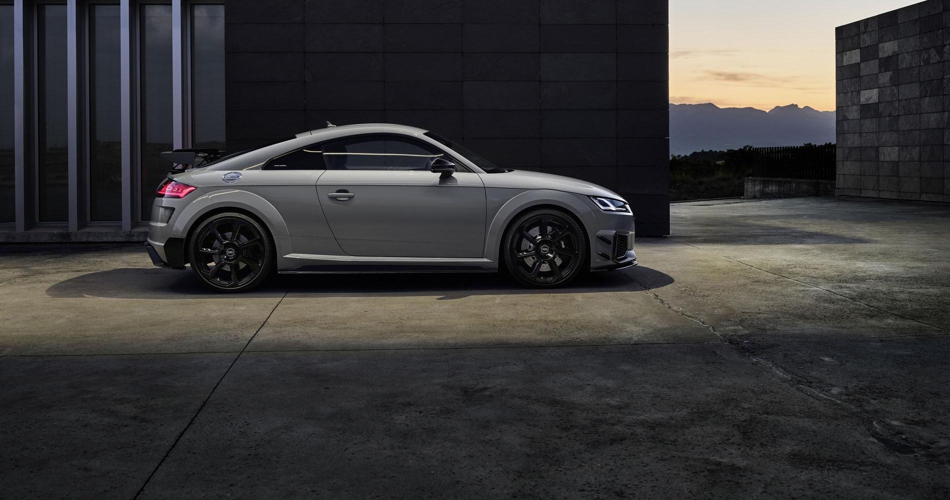 Audi TT RS Coupe iconic edition 6