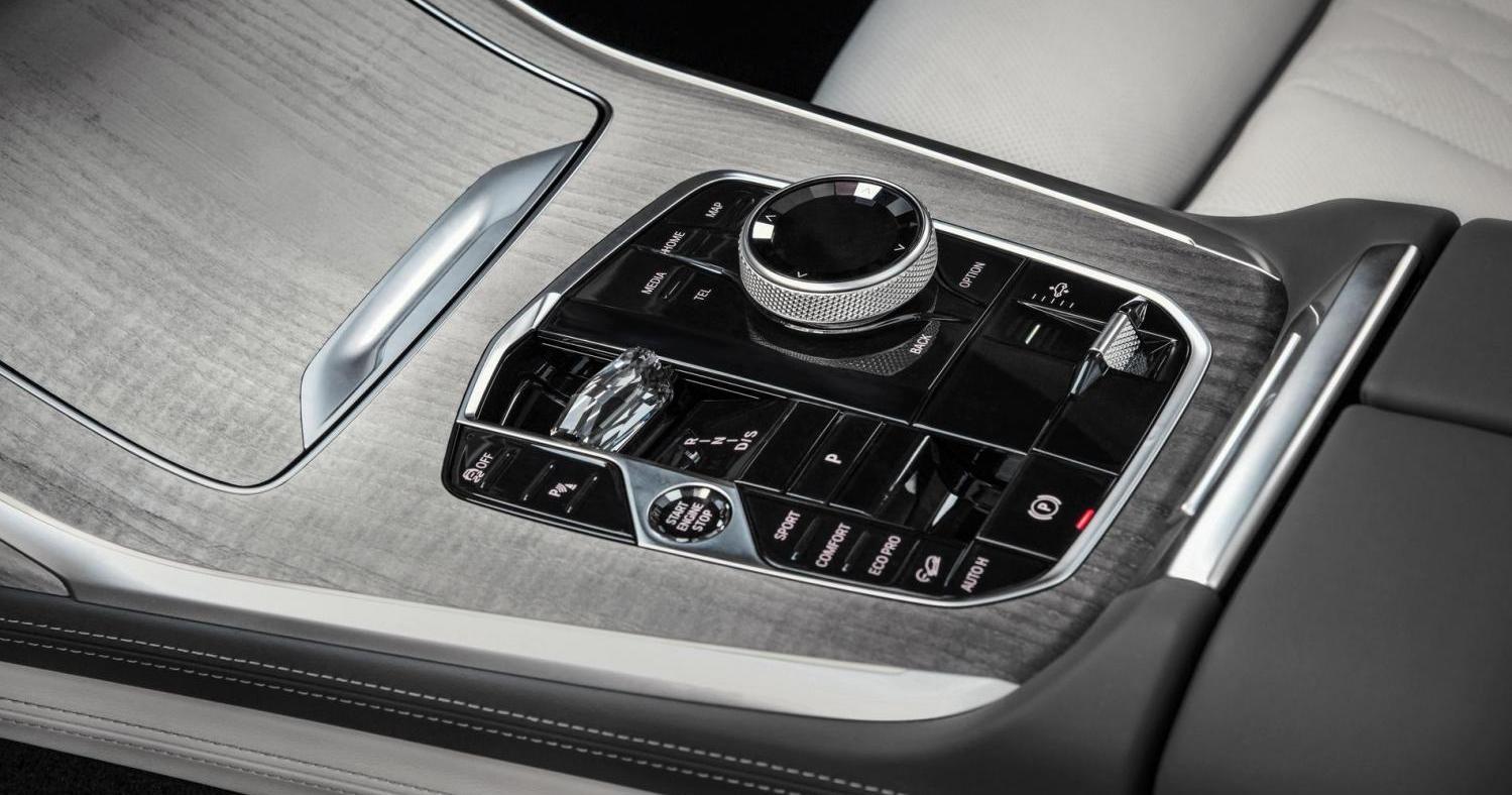 BMW X7 restyling di stile e meccanica foto 10