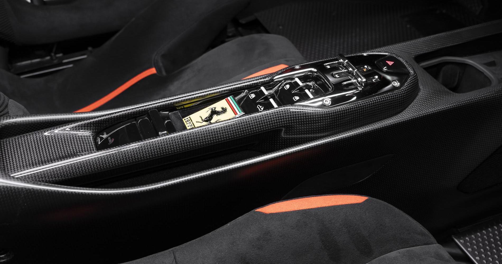 Ferrari 296 Speciale tunnel centrale