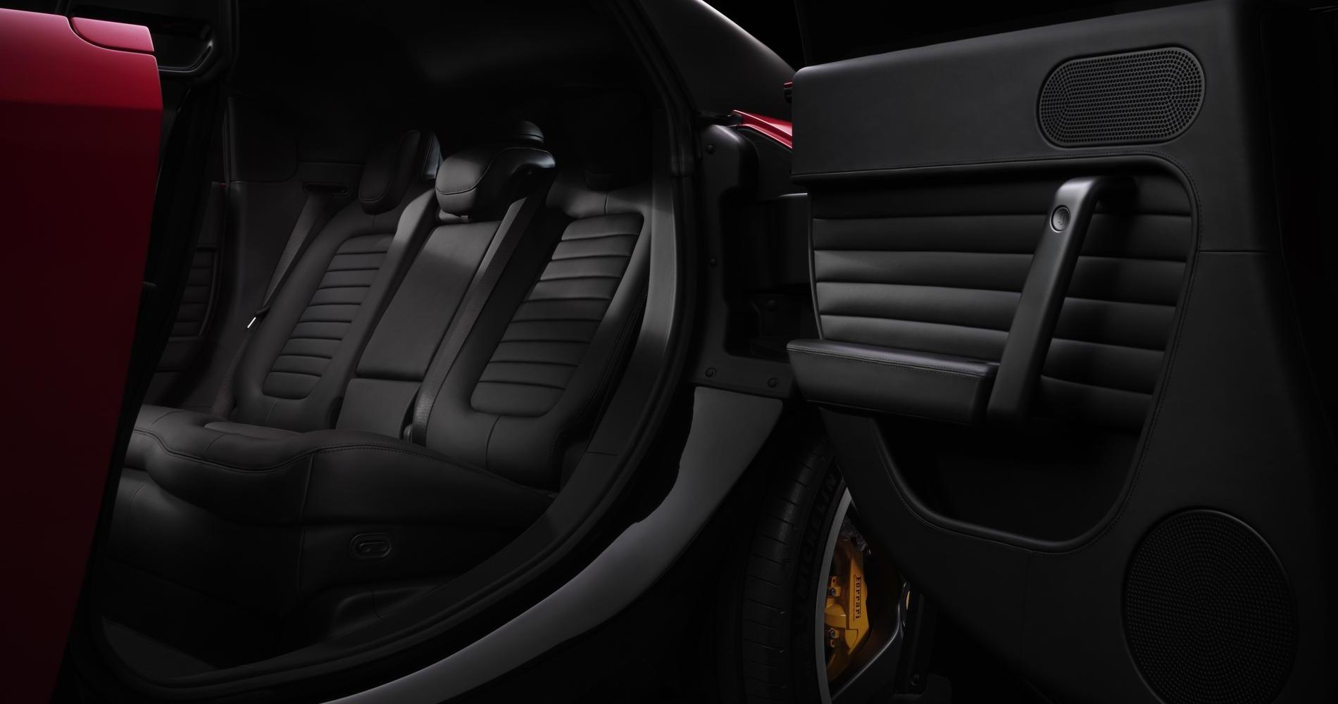 Ferrari Luce abitacolo