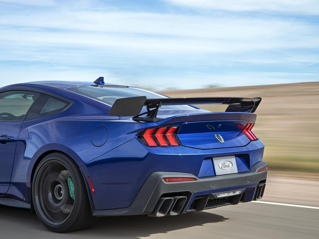 Ford Mustang Dark Horse SC 16