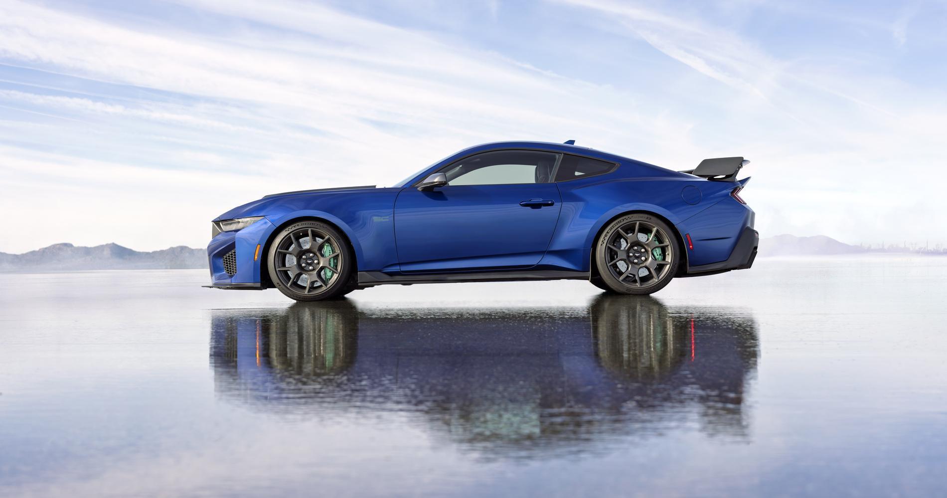 Ford Mustang Dark Horse SC 17