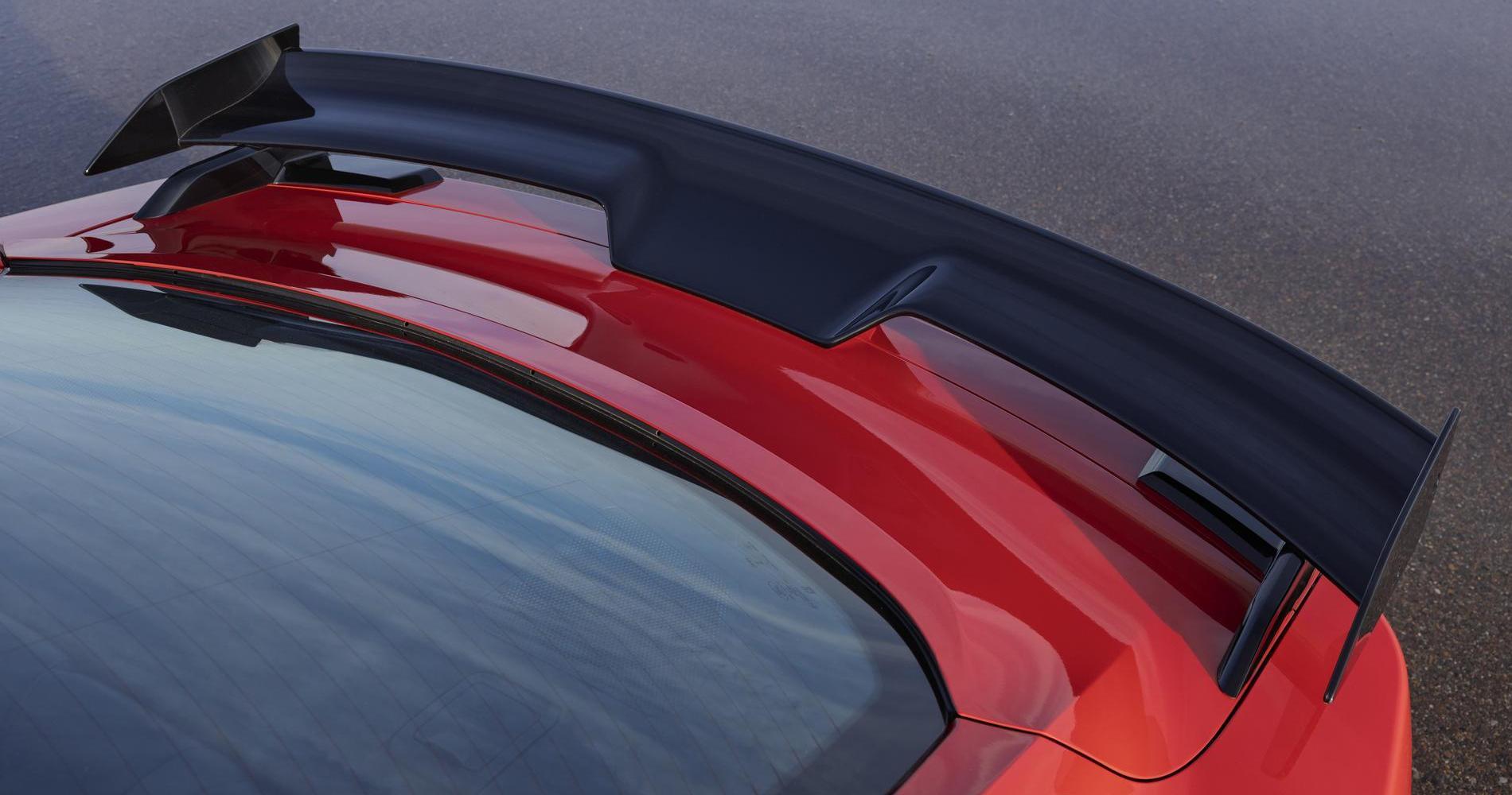 Ford Mustang Dark Horse SC 18