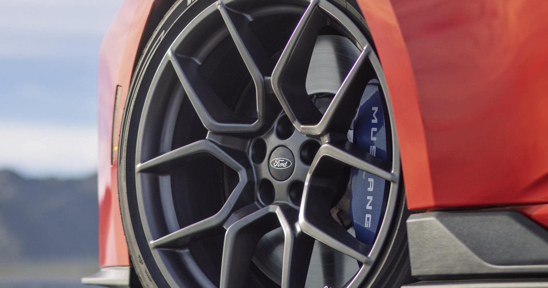 Ford Mustang Dark Horse SC 21