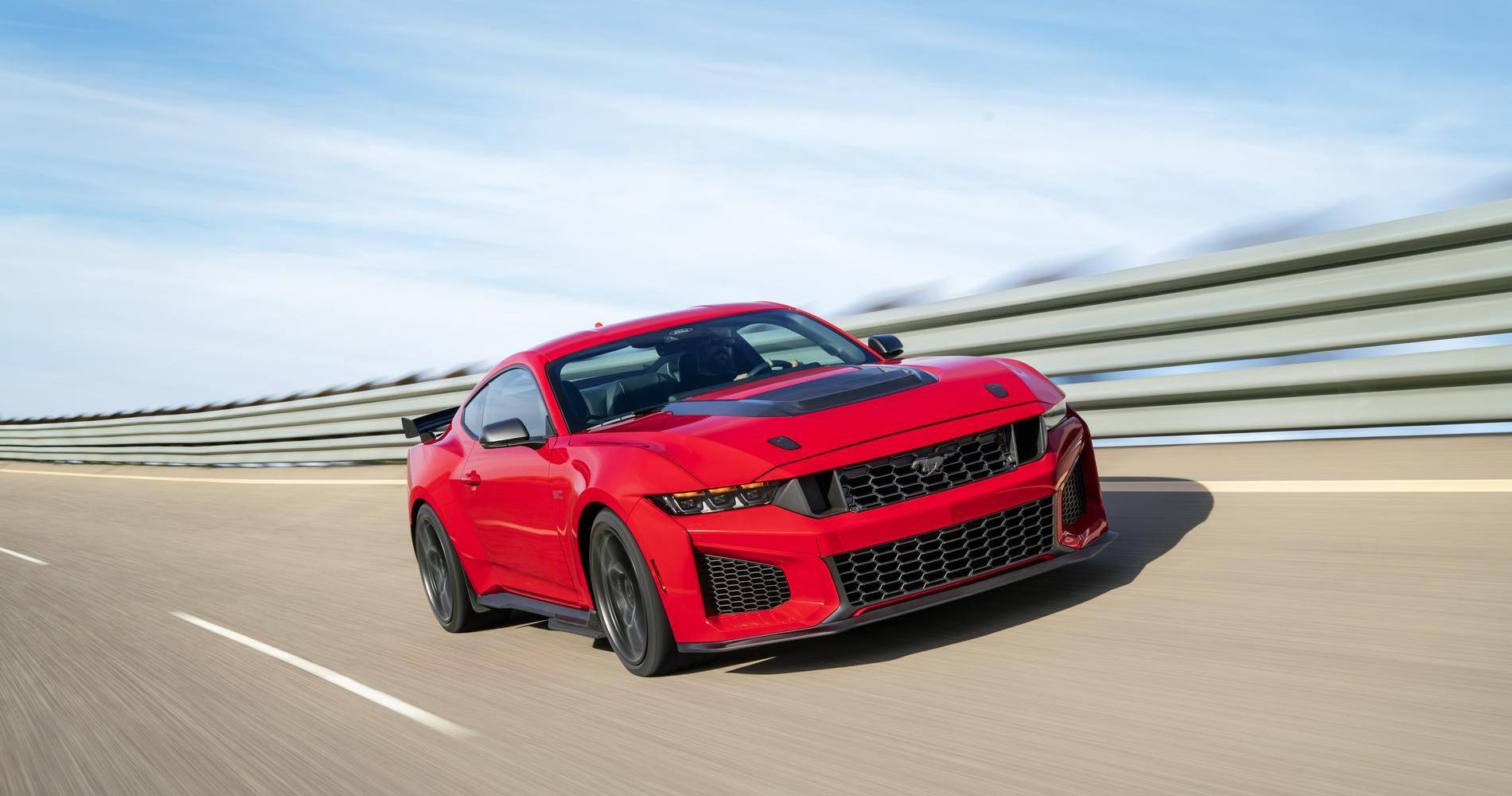 Ford Mustang Dark Horse SC 7