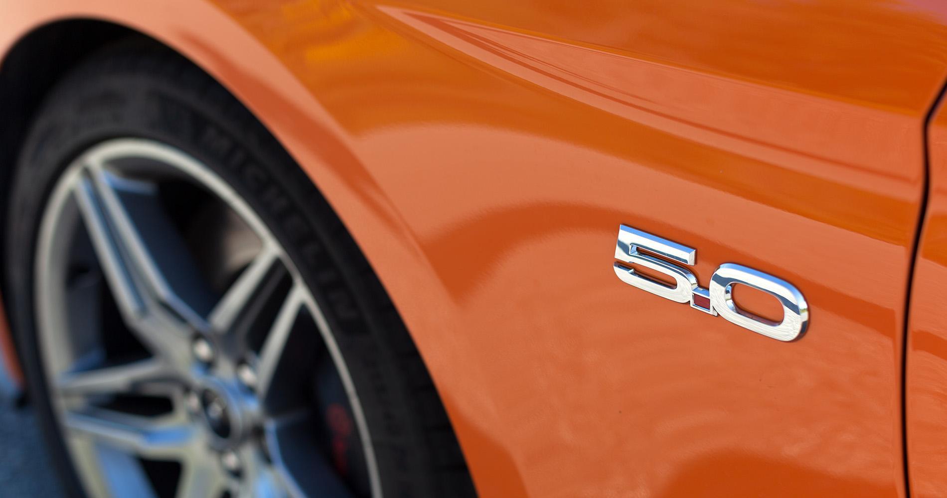 Ford Mustang 5.0 V8 GT foto dettaglio cilindrata