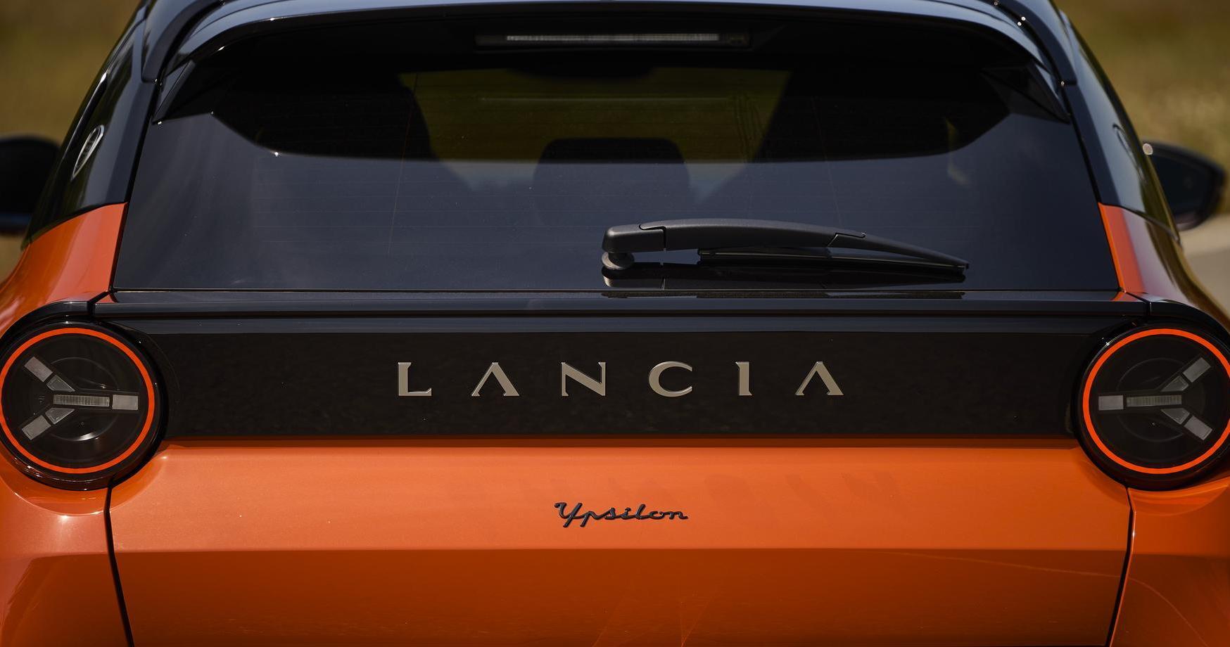 Lancia Ypsilon HF scritta lunotto