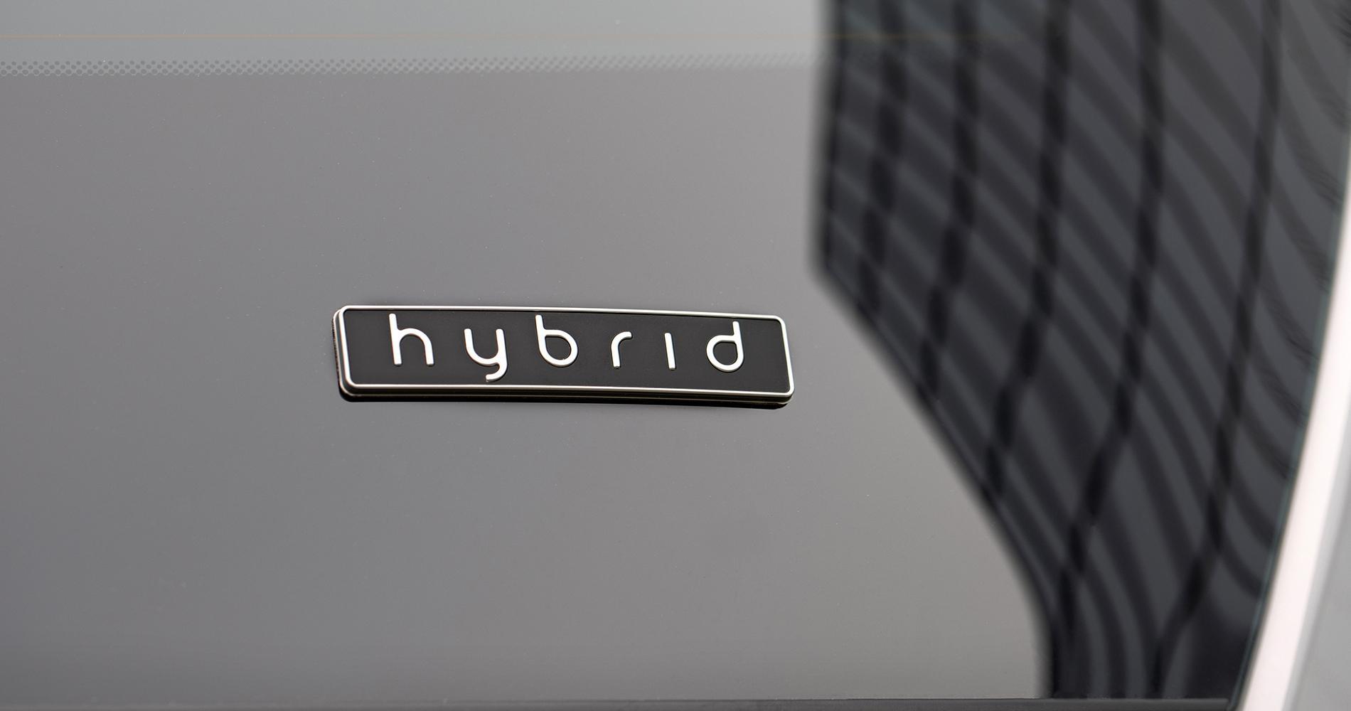 Lancia Ypsilon hybrid badge