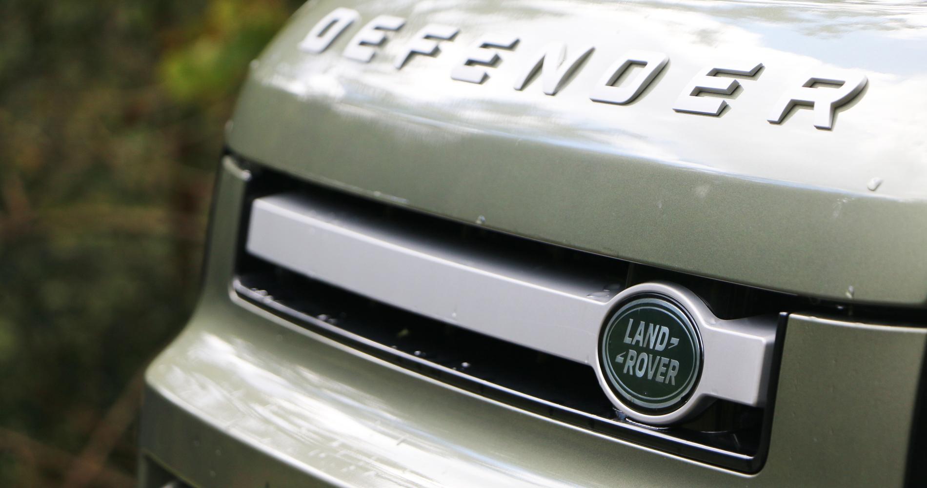 Land Rover Defender 110 8