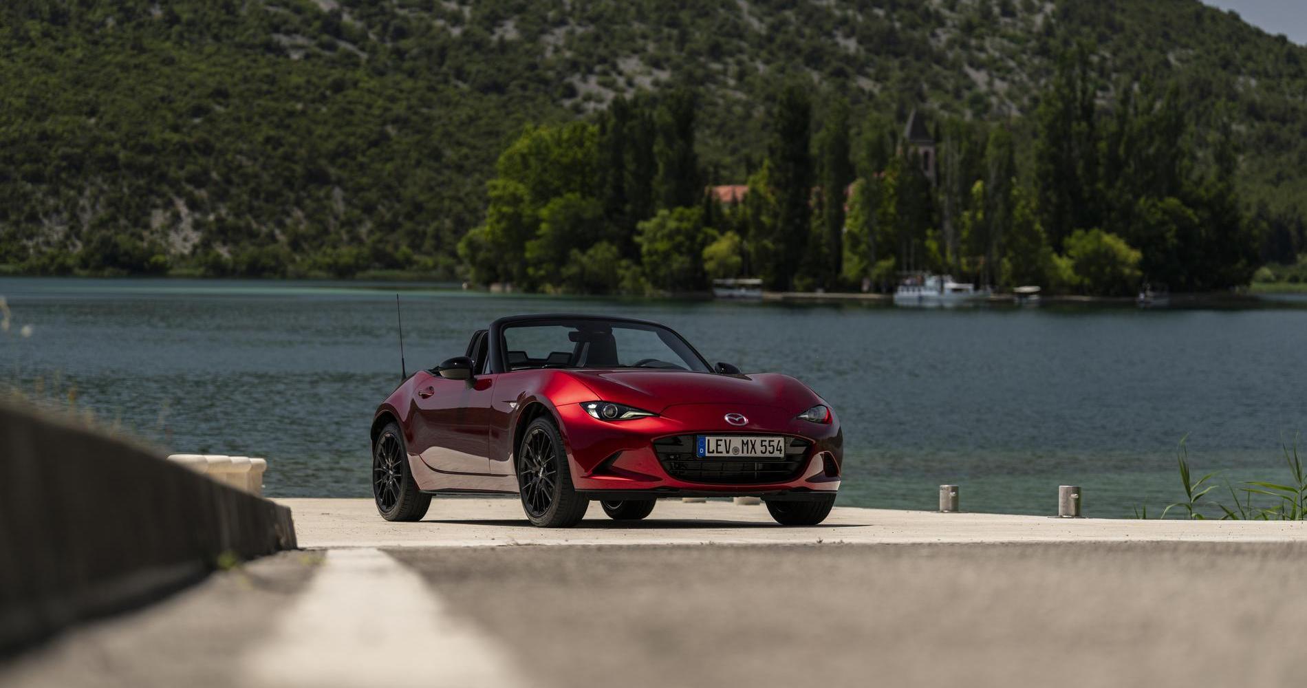 Mazda MX-5 Homura Soul Red Crystal foto anteriore