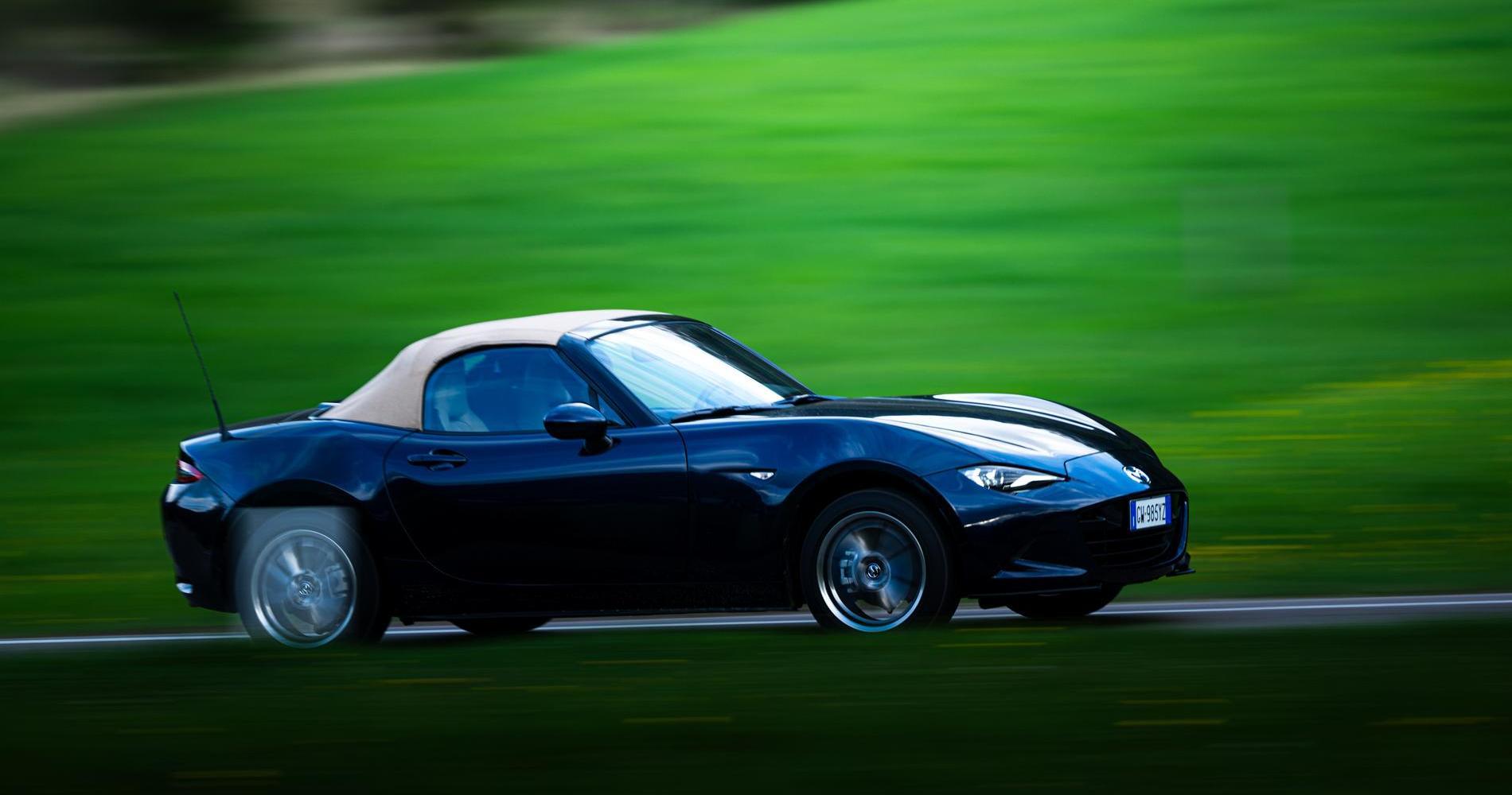 Mazda MX-5 ND Kazari blu capote beige