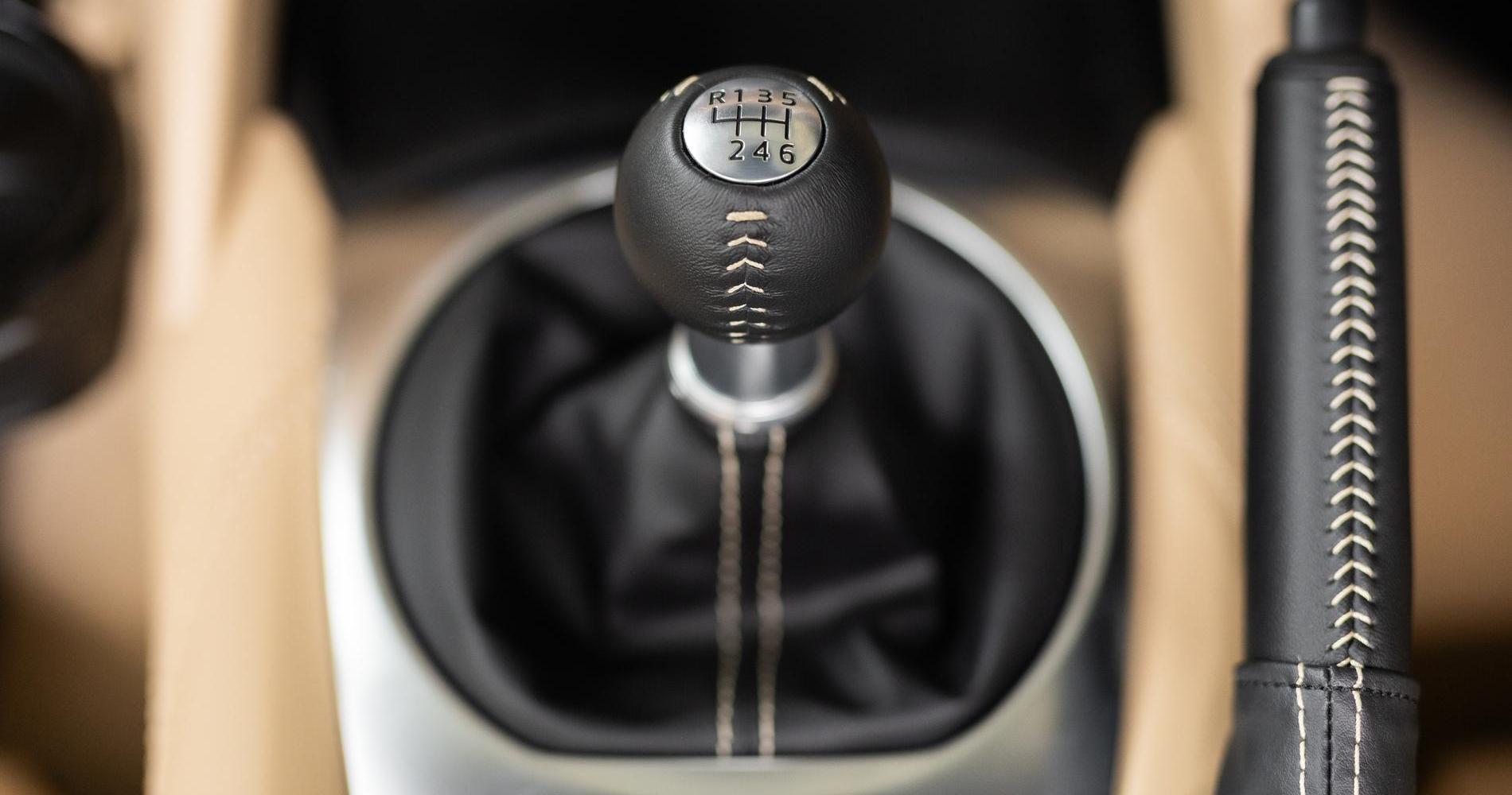 Mazda MX-5 ND Kazari cambio