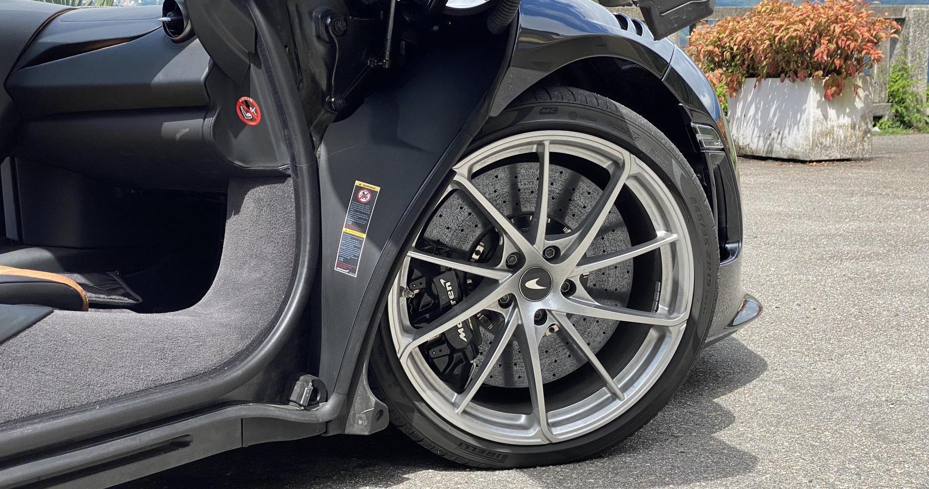 McLaren 750S prova su strada 6