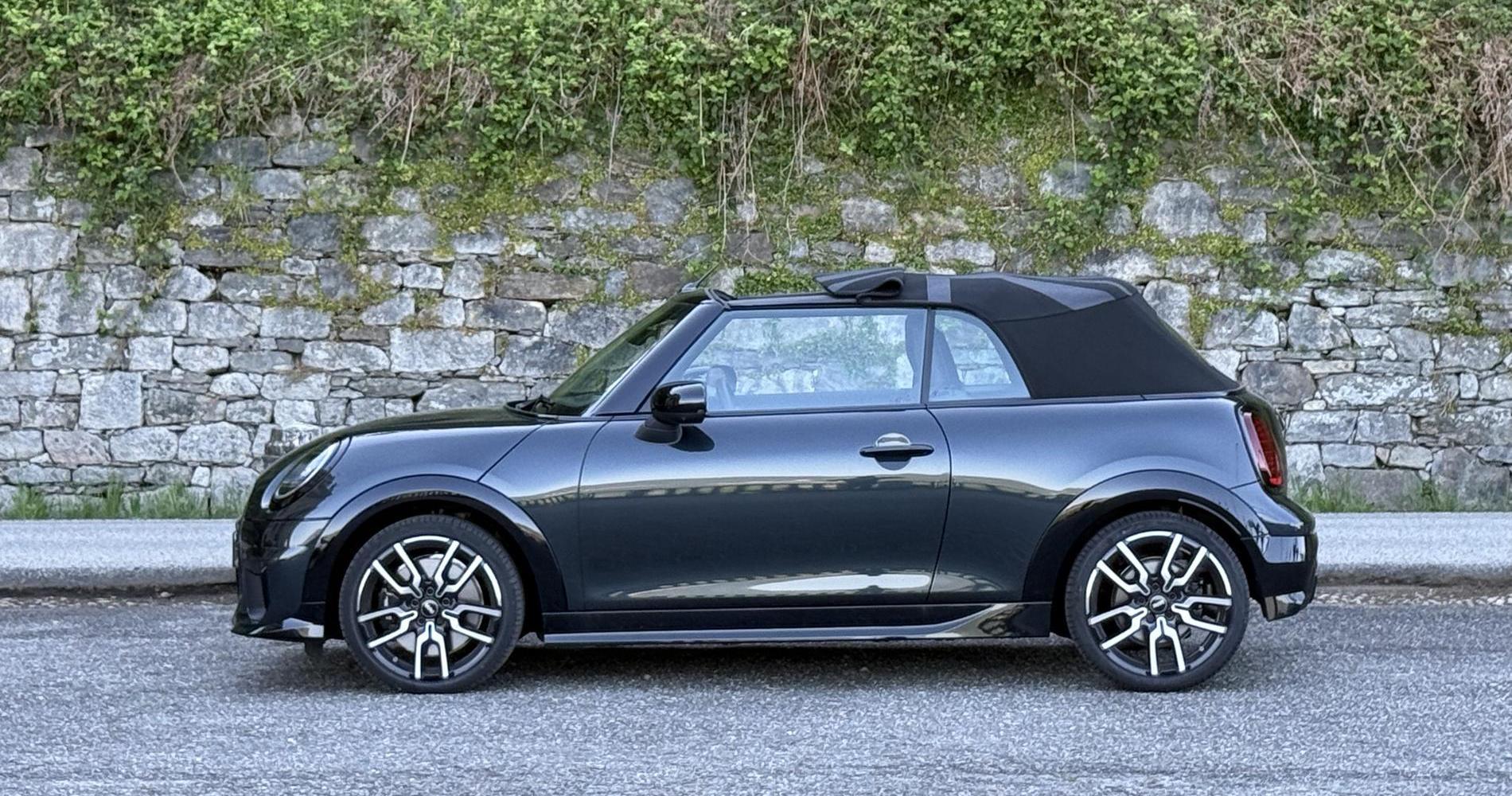 Mini Cabrio John Cooper Works capote chiusa