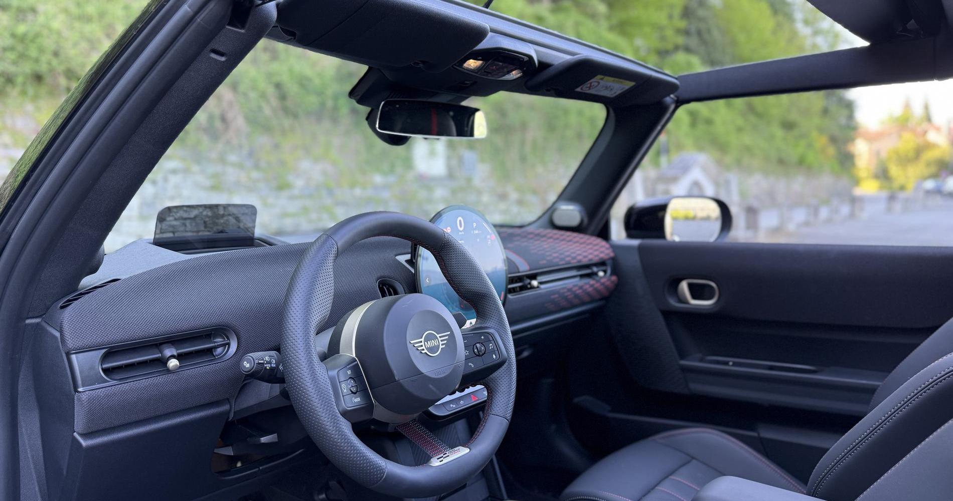 Mini Cabrio John Cooper Works volante