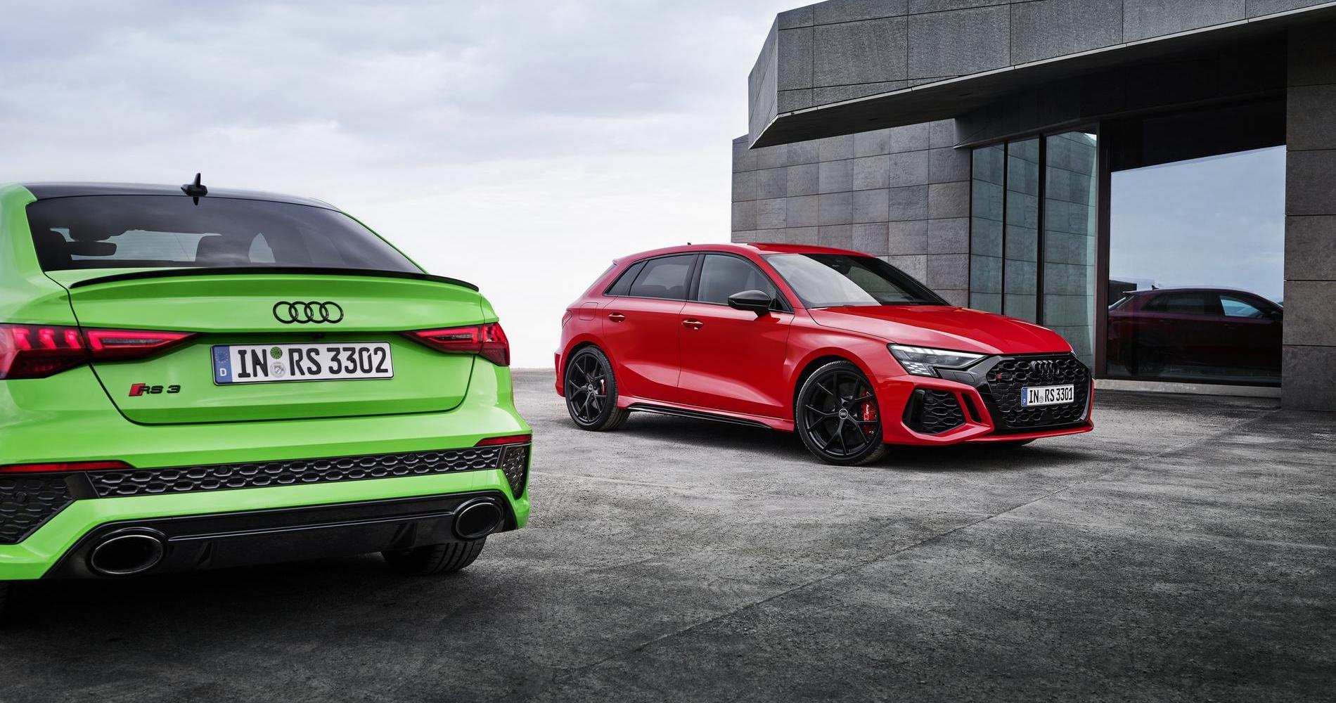 Nuova Audi RS3 2021 rossa e sedan verde