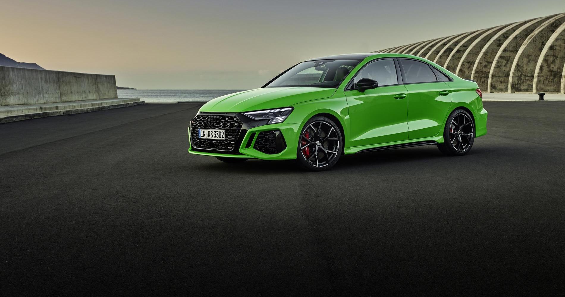 Nuova Audi RS3 2021 sedan verde 2