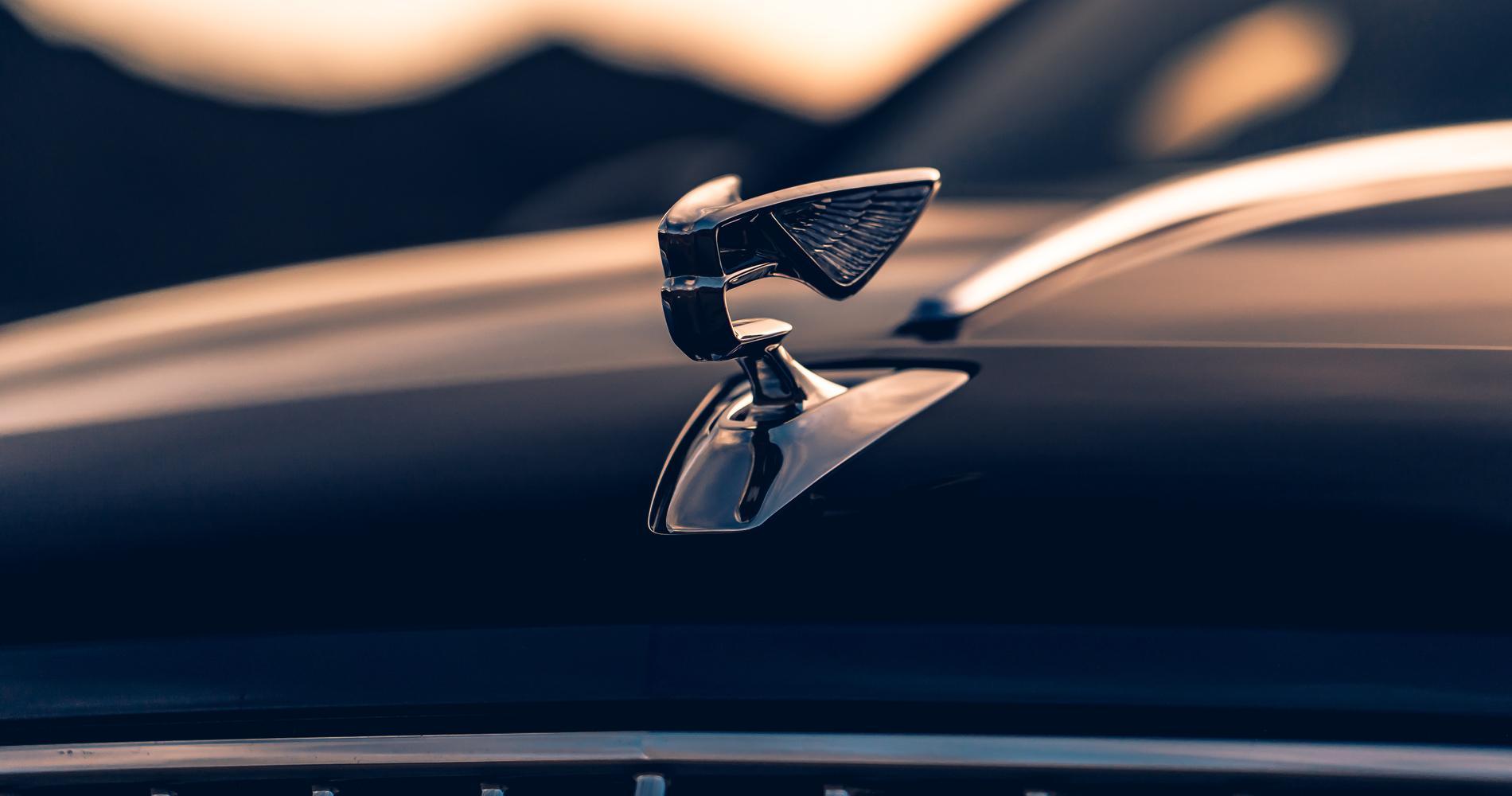 La nuova Bentley Flying Spur è un?auto tutta nuova, capace di mixare classe e lusso con tecnologia all?avanguardia statuetta