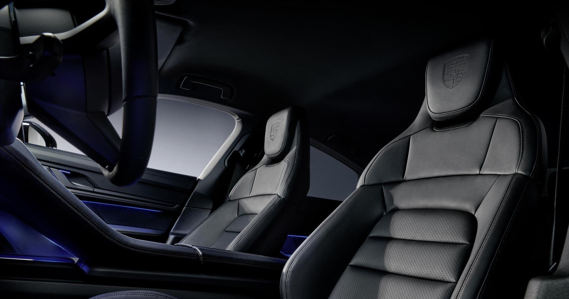 Porsche Black Edition interni