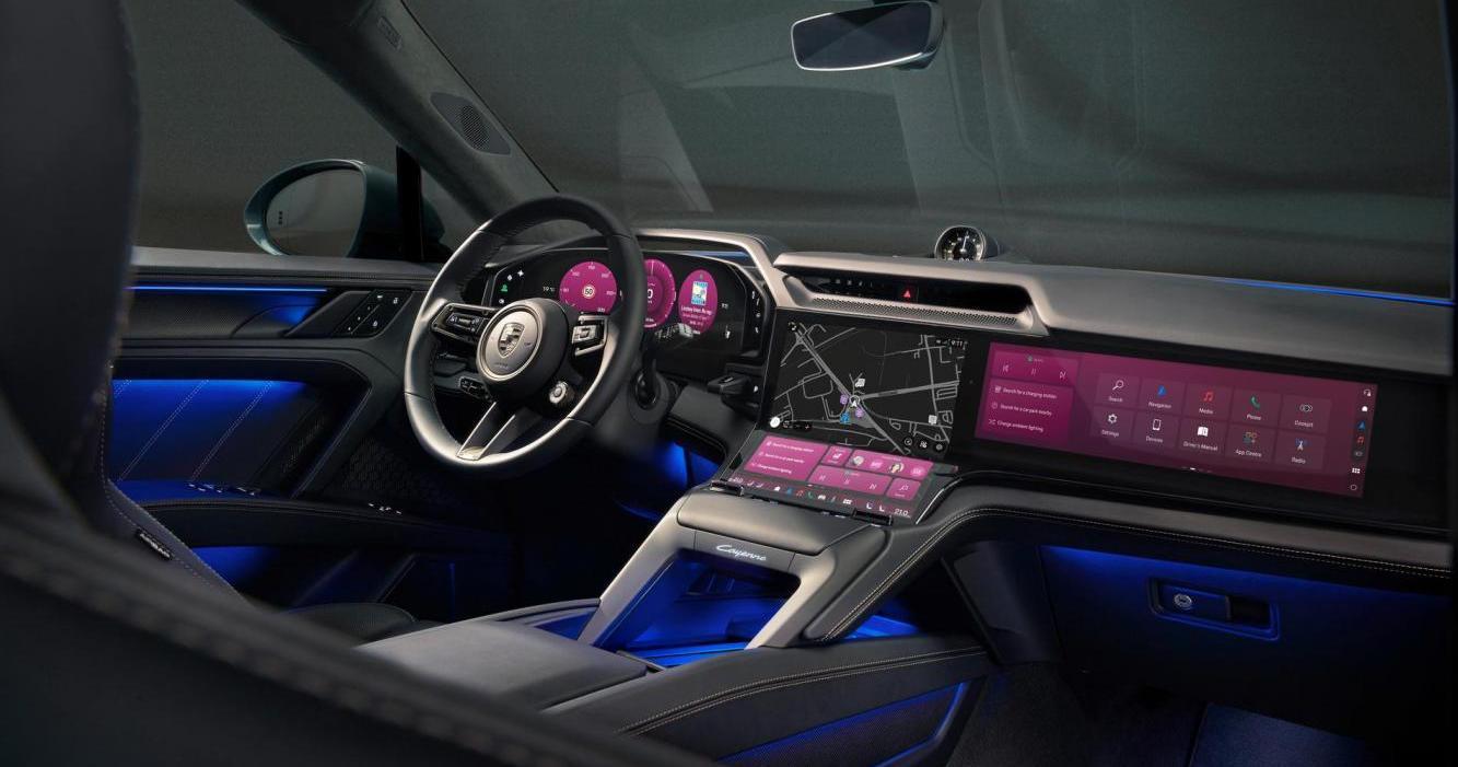 Porsche Cayenne elettrica abitacolo