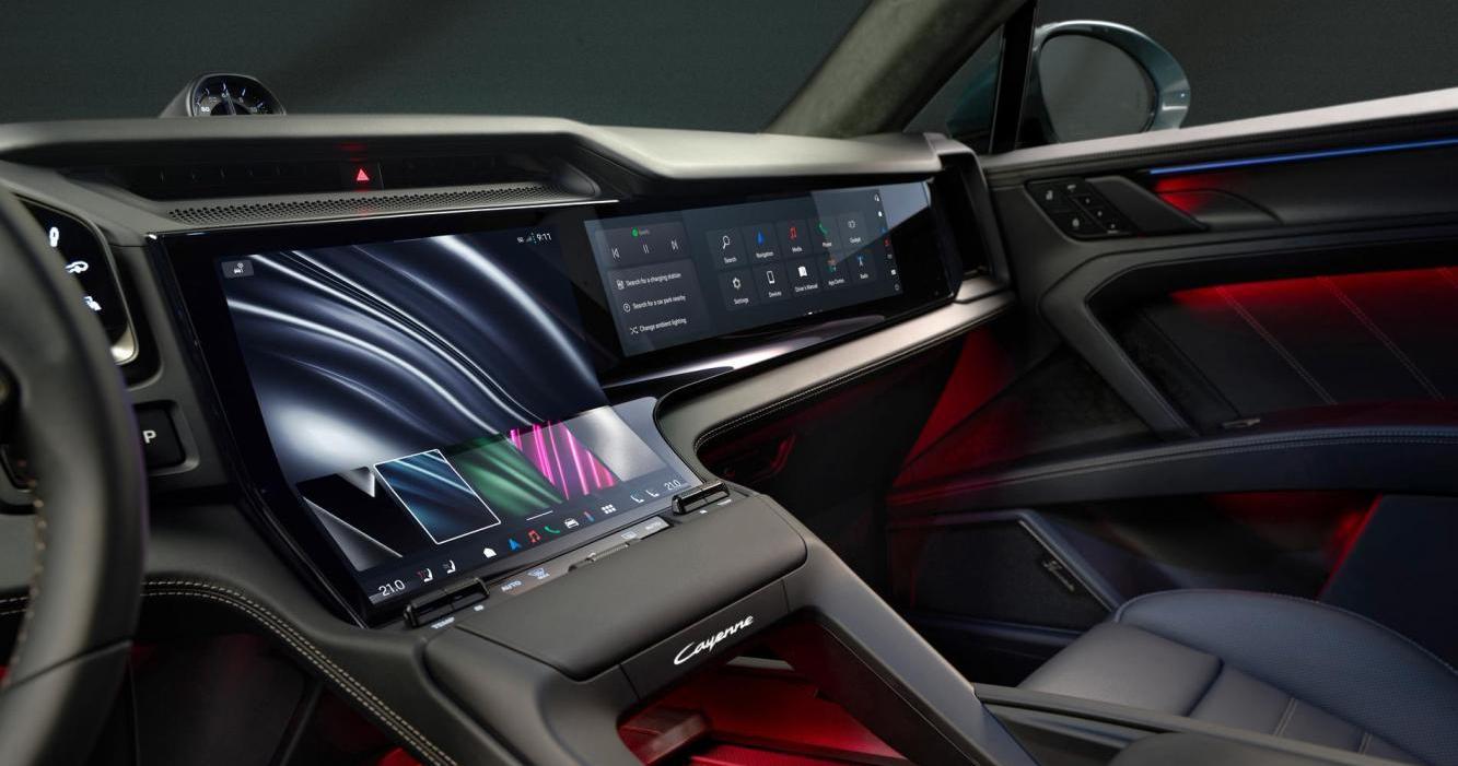 Porsche Cayenne elettrica plancia