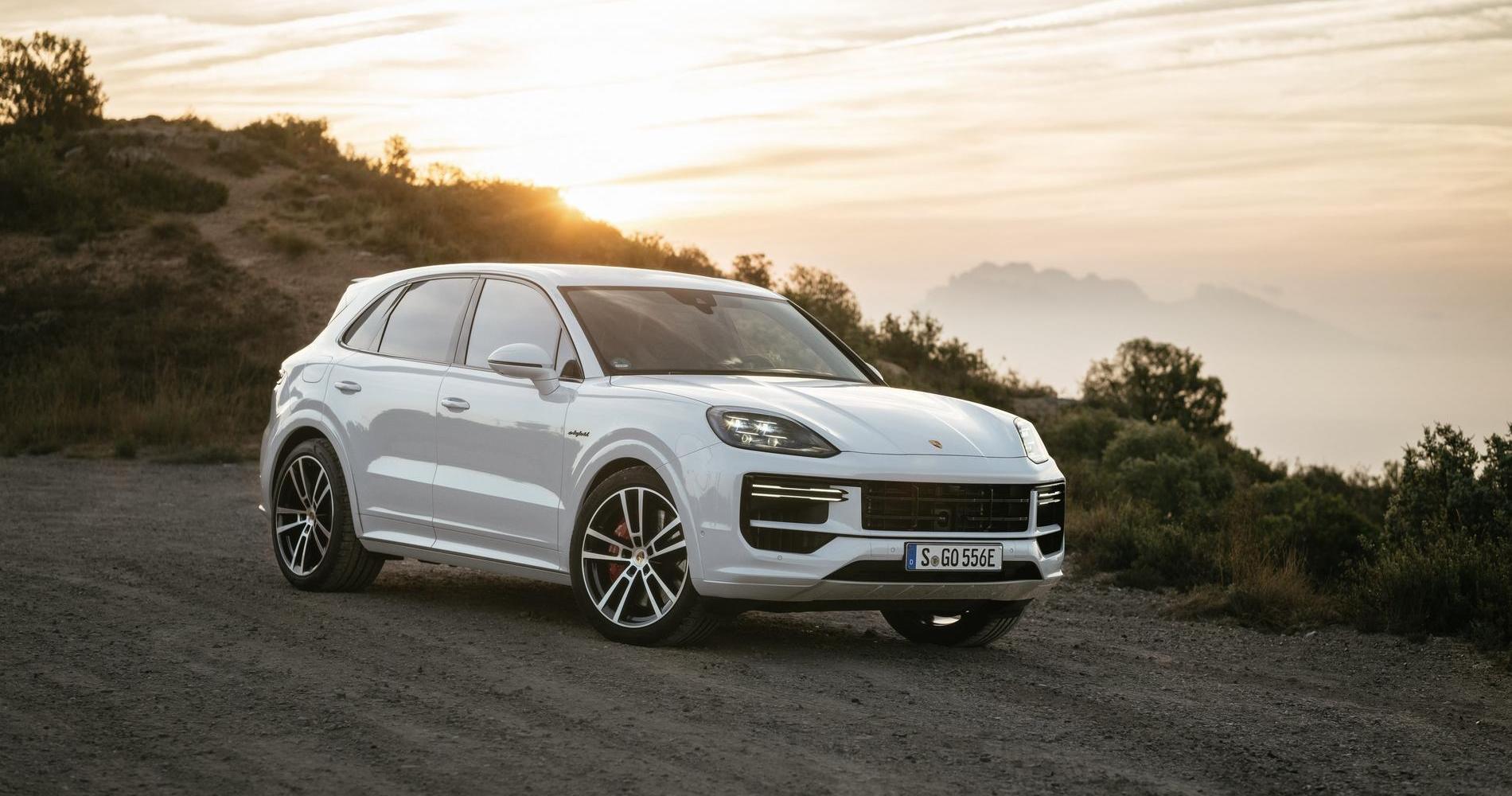 Porsche Cayenne ibrida elettrica e benzina per i prossimi 10 anni 3