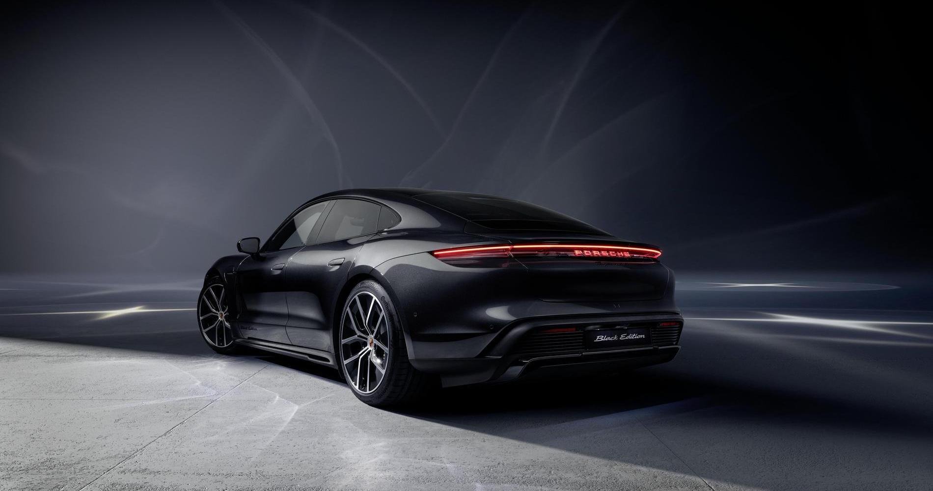 Porsche Taycan Black Edition posteriore