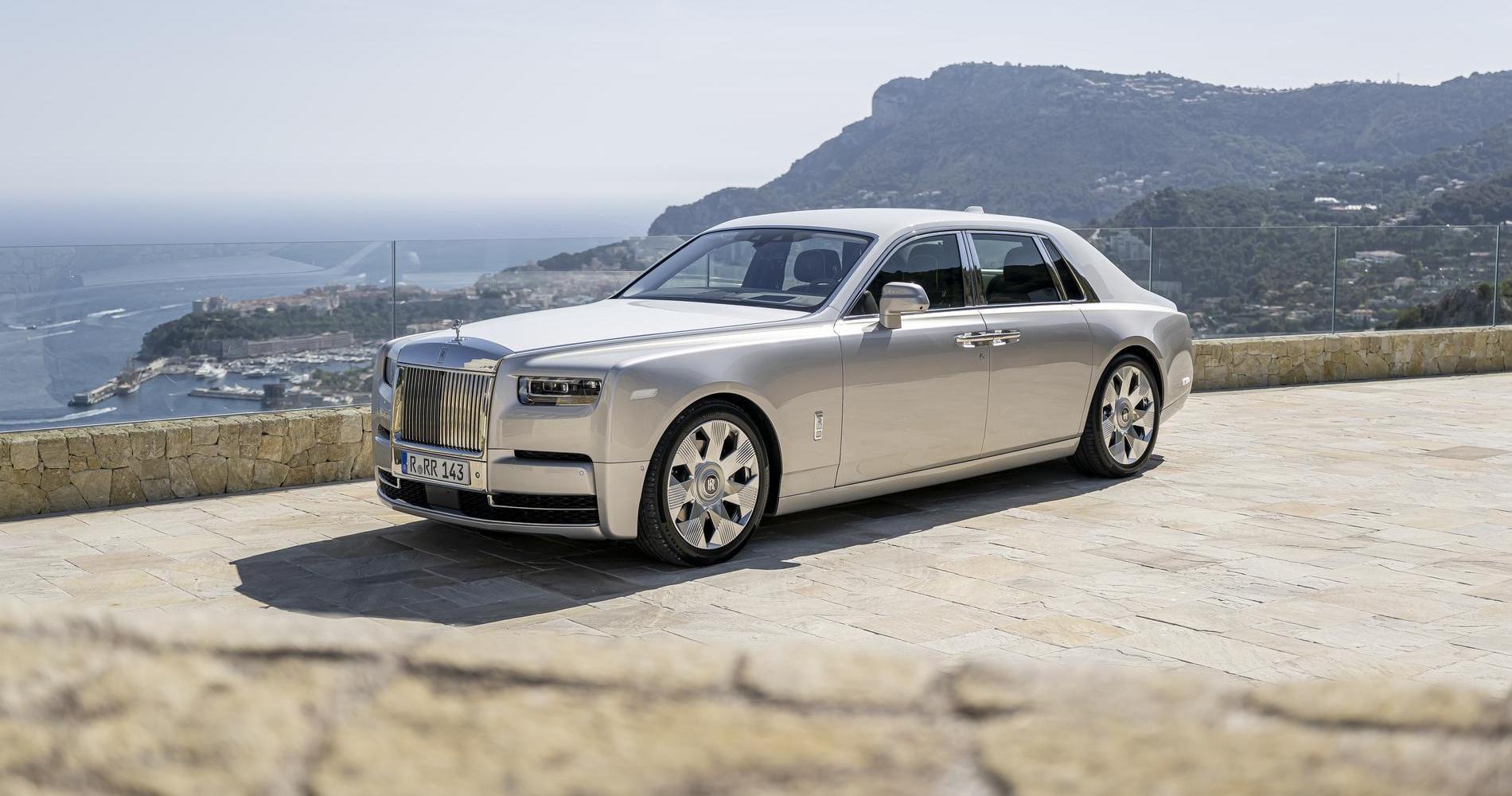 Rolls-Royce Phantom grigia