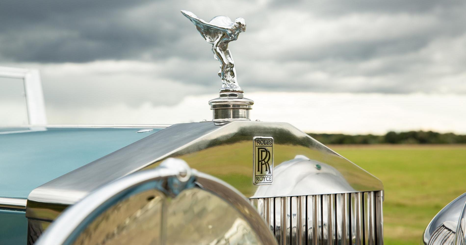 Rolls-Royce Phantom spirit of ecstasy