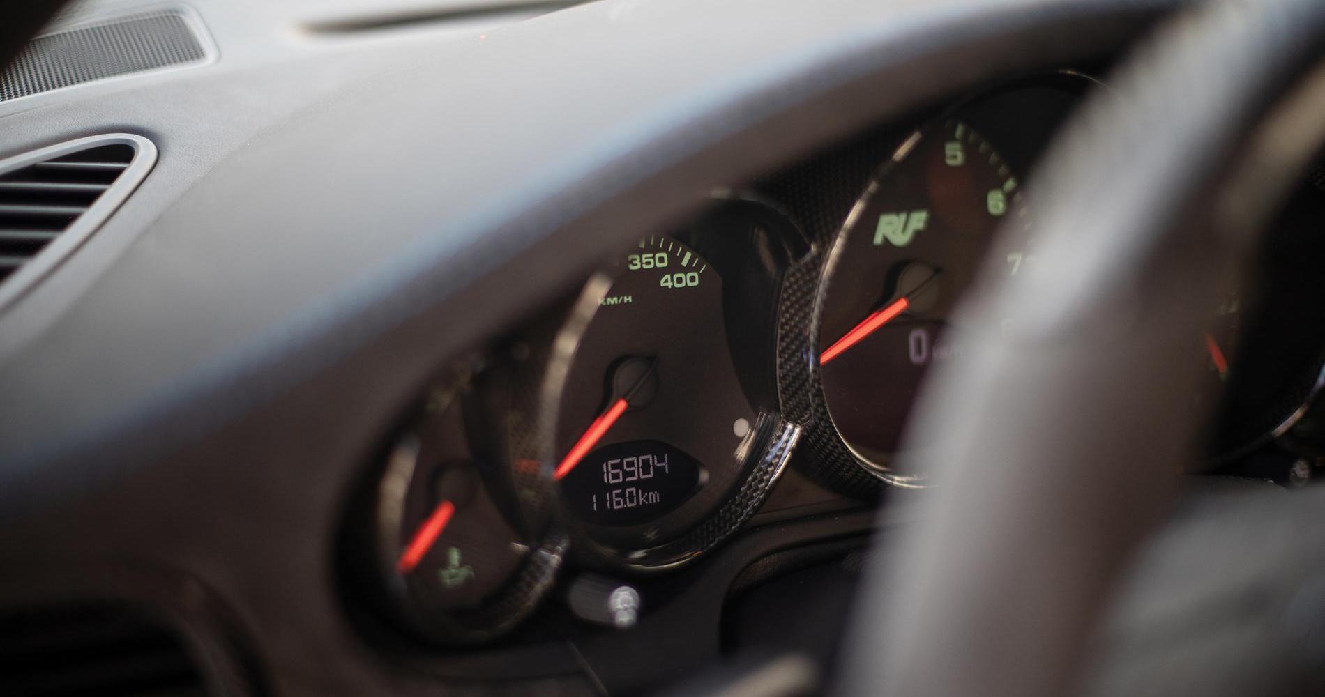 RUF RT12 strumentazione