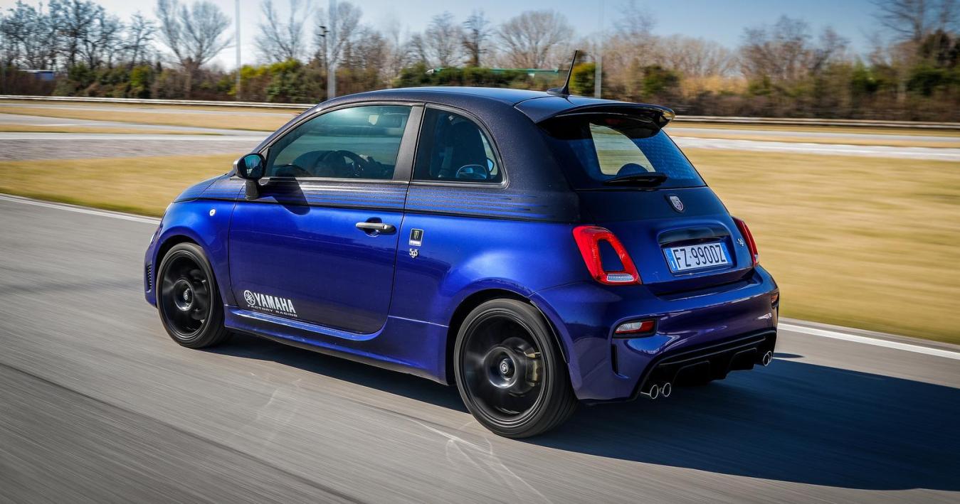 Abarth 595 Scorpioneoro E 595 Monster Energy Yamaha: Edizioni Speciali ...