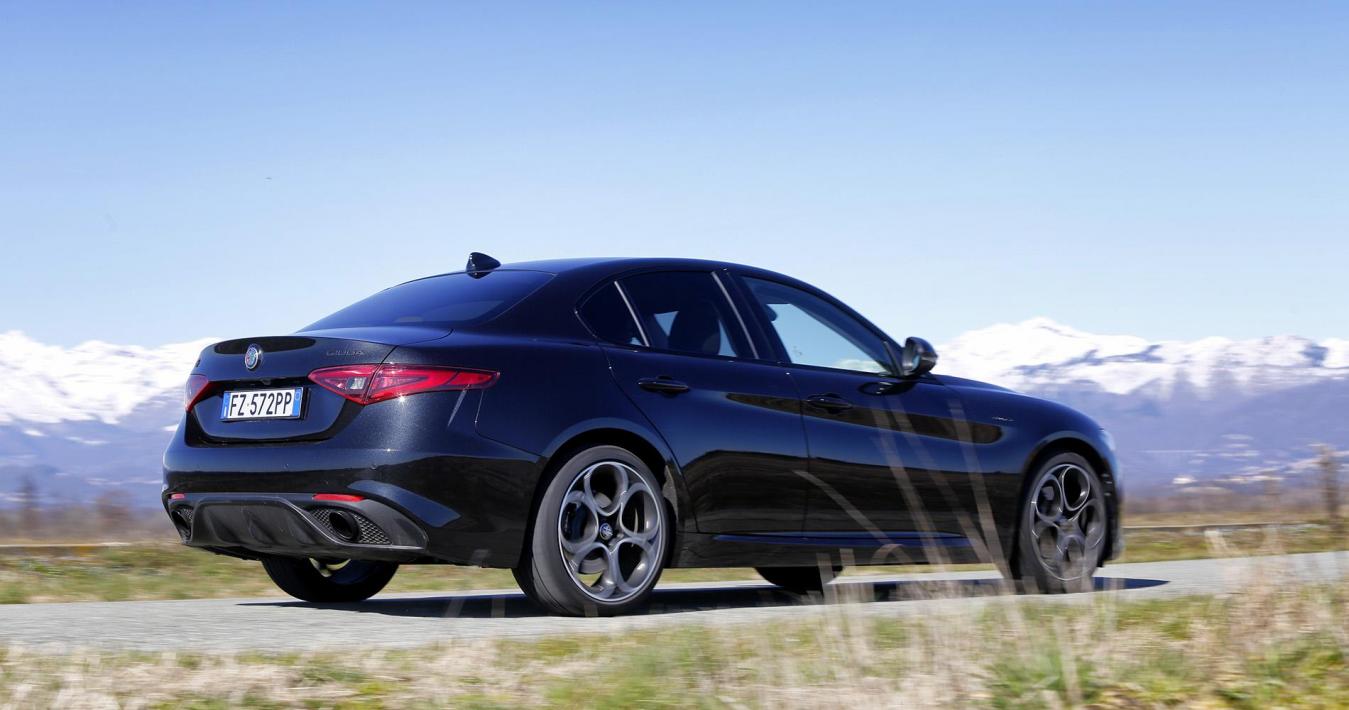 Alfa Romeo Giulia Veloce Q2 La 2 0 Turbo Da 280 Cv A Trazione Posteriore