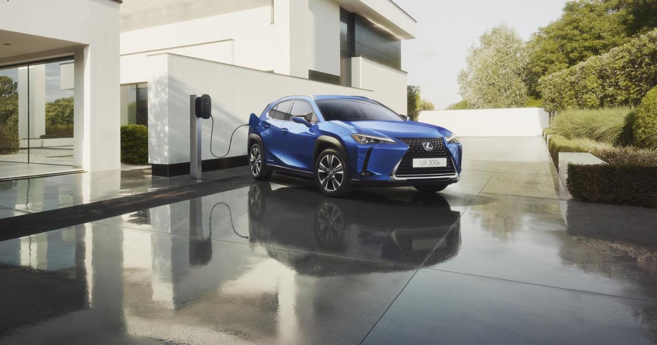 Lexus UX 300e la prima 100 elettrica made in Japan