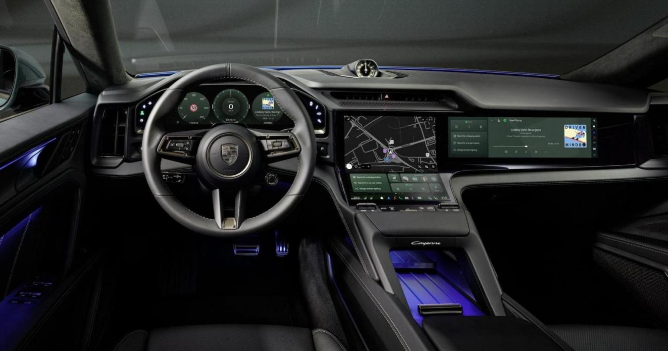 Porsche Cayenne elettrica interni