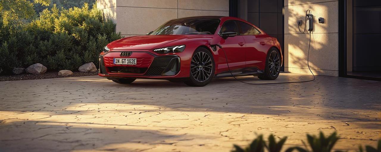 audi e-tron quattro prezzo autonomia potenza