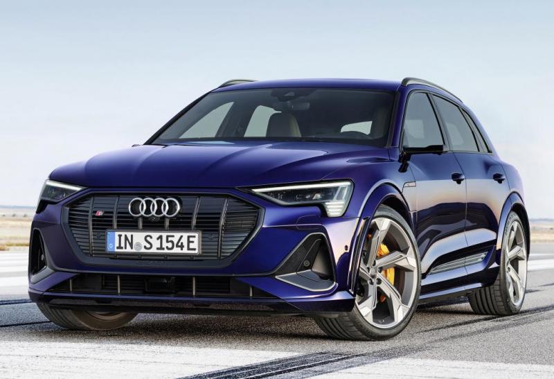 Audi e-tron S blu movimento
