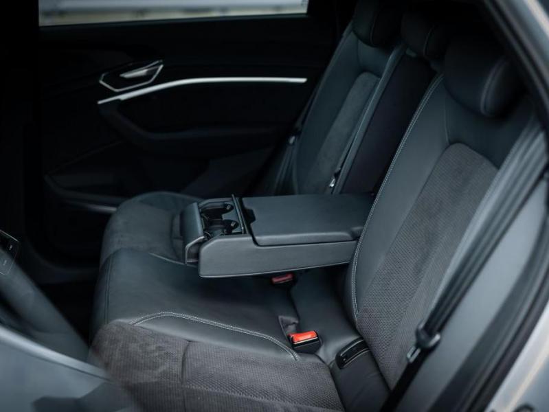 Audi e-tron Sportback S sportiva sedili