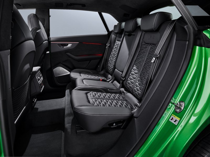 Audi RS Q8 interni 1