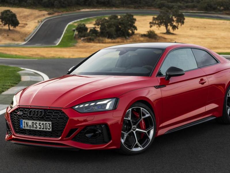 Audi RS5 Coupé rossa