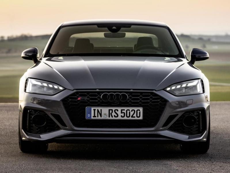 Audi RS5 Coupe scura