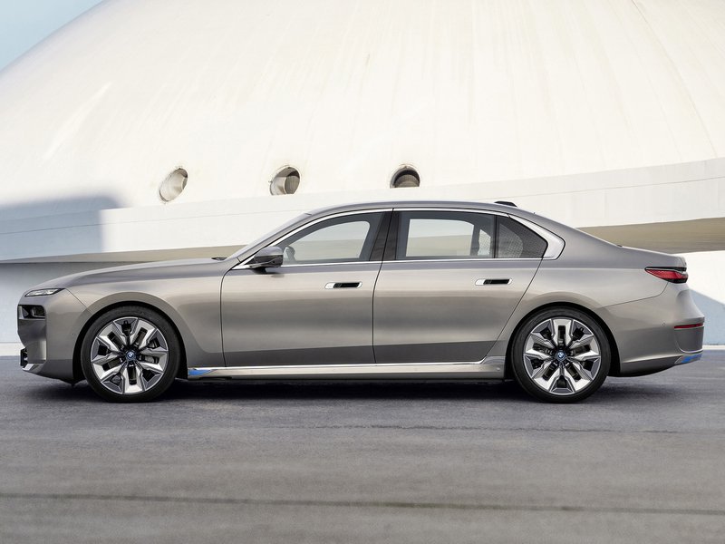 BMW Nuova i7 profilo
