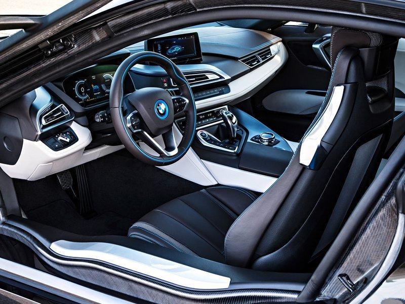 BMW i8 interni