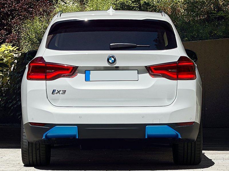 BMW Nuova iX3 posteriore