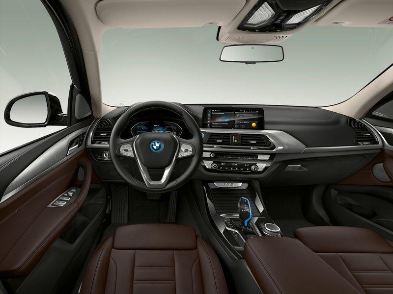 BMW Nuova iX3 interni 1