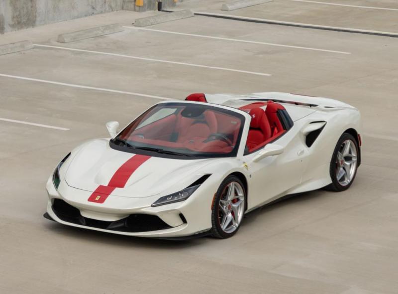 Ferrari F8 Spider bianca e rossa