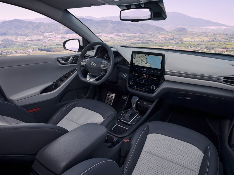 Hyundai Nuova IONIQ Plug-in Hybrid interni 1