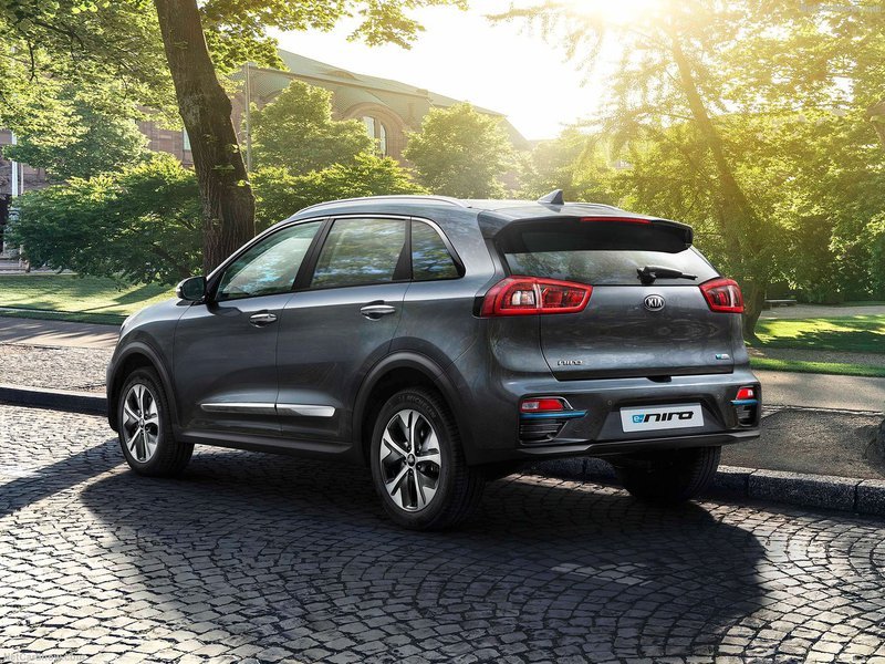 KIA Nuova e-Niro tre quarti posteriore